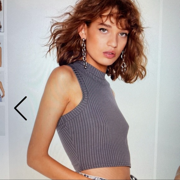 Ribbed Crew Neck Crop Tank Top - Picture 2 of 7